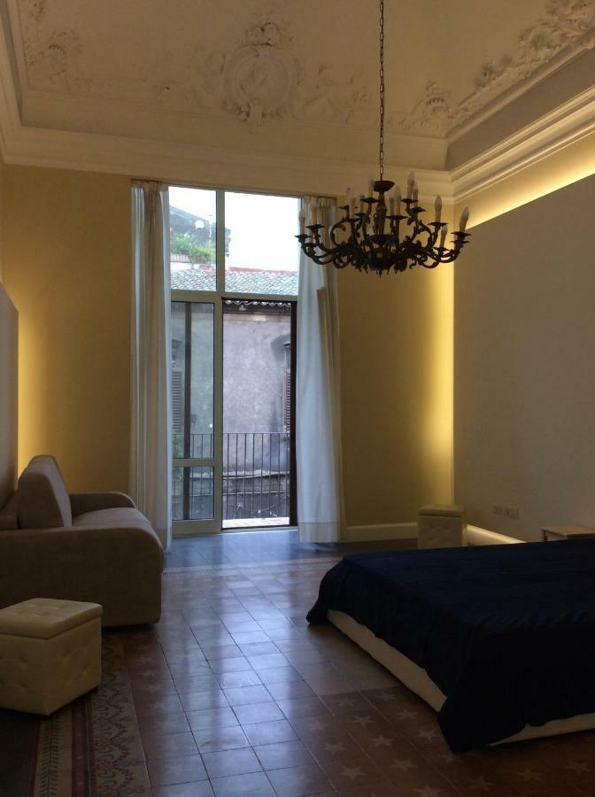 Suite Con Terrazza In Centro Storico Catania-Fontanarossai nemzetközi repülőtér Kültér fotó